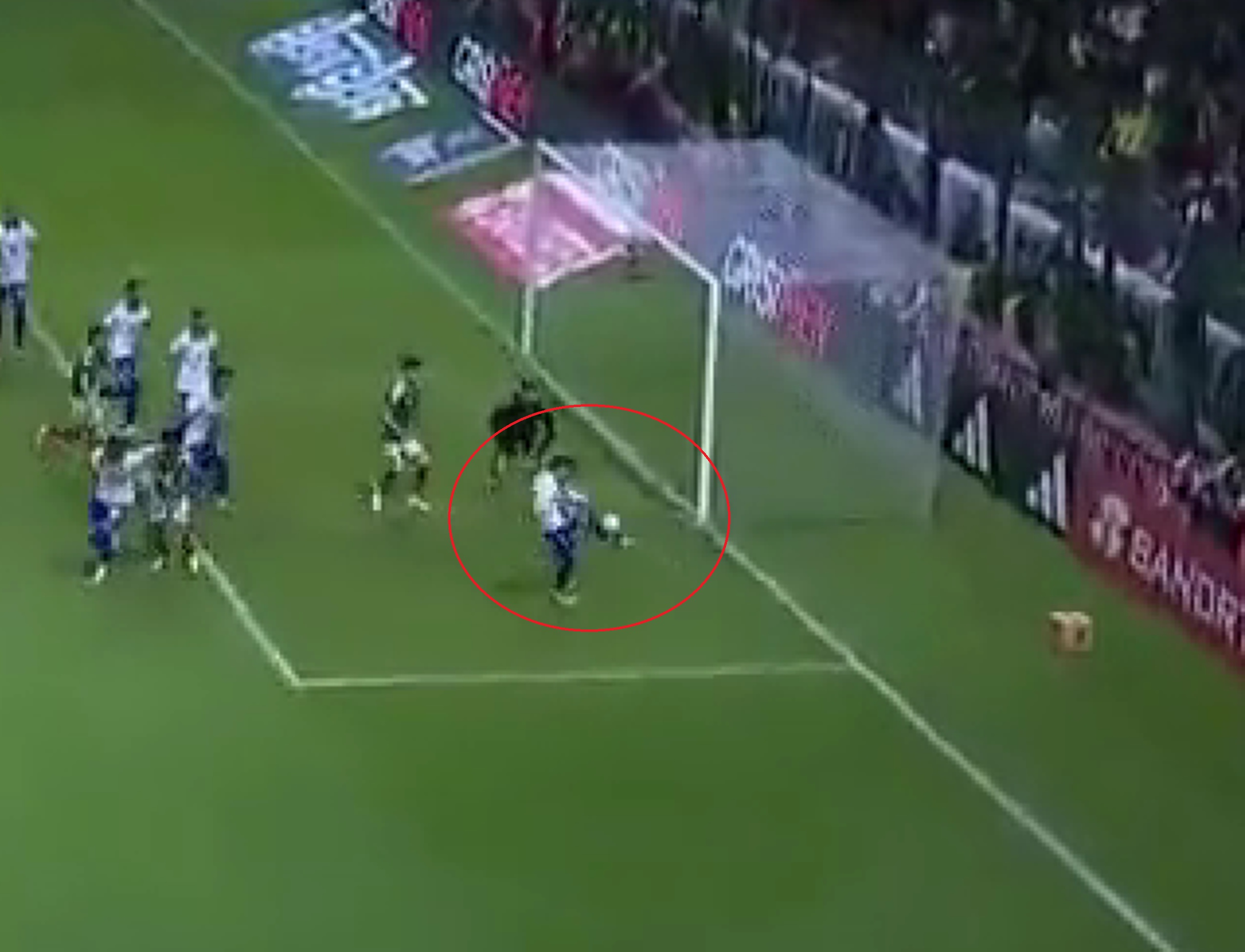 Šta se ovo više dešava? Drugi auto-gol Srbije, Adem Avdić na neverovatan način zatresao mrežu Orlova