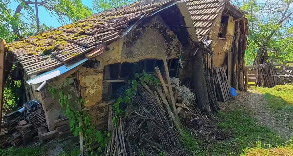 "Potpuno se urušila, katastrofa" Srušena porodična kuća Marka Miljkovića, progovorio o odnosu sa sestrom