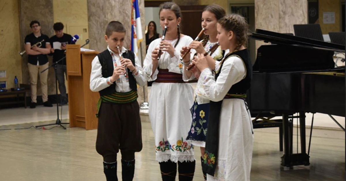 Učenici u Narodnom muzeјu u Beogradu održali koncert tradicionalne srpske muzike