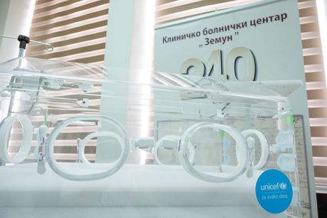 OTP banka i UNICEF obezbedili dva nova inkubatora za KBC Zemun