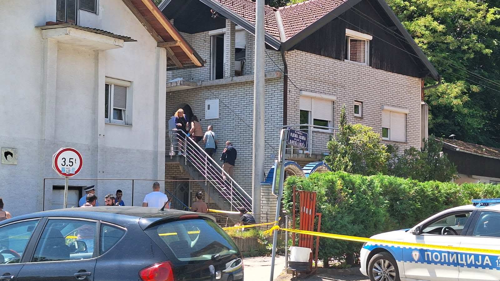 Prve fotografije iz Banjaluke: U požaru poginulo dete (6), još tri osobe teško povređene