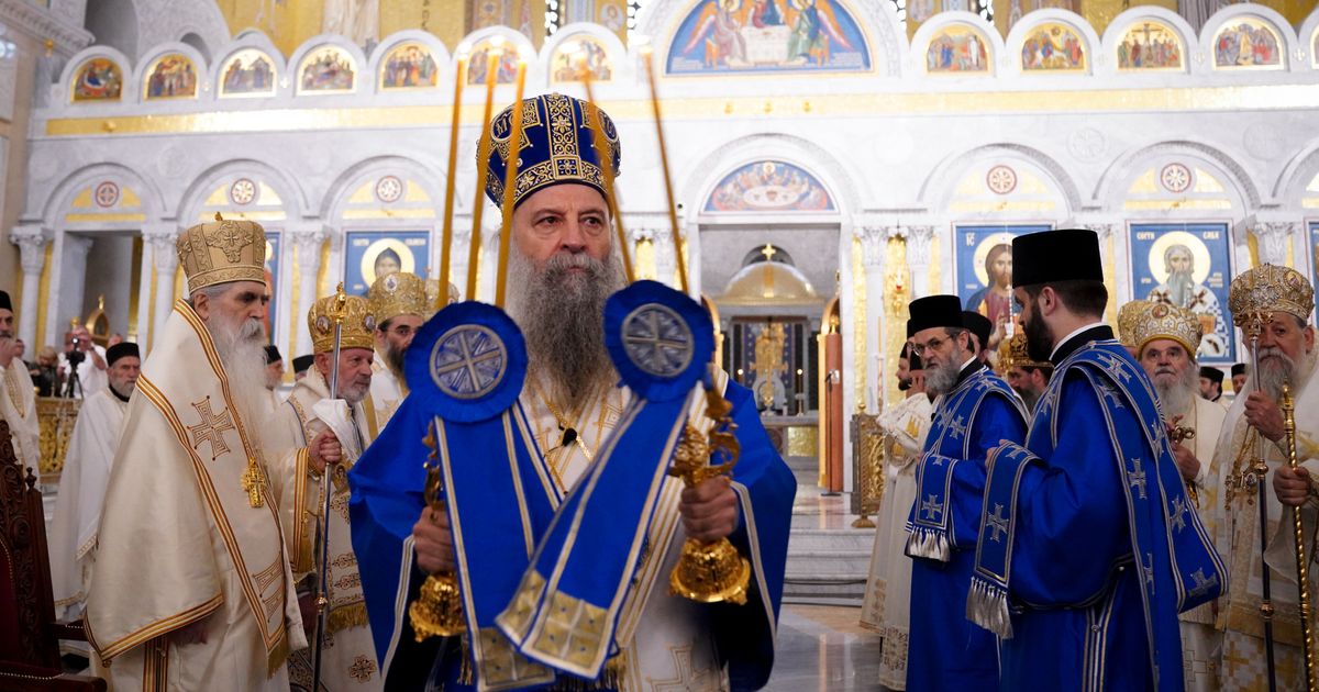 Patrijarh Porfirije skinuo uobičajenu odoru: Evo kakvu PORUKU nosi njegova plava odežda