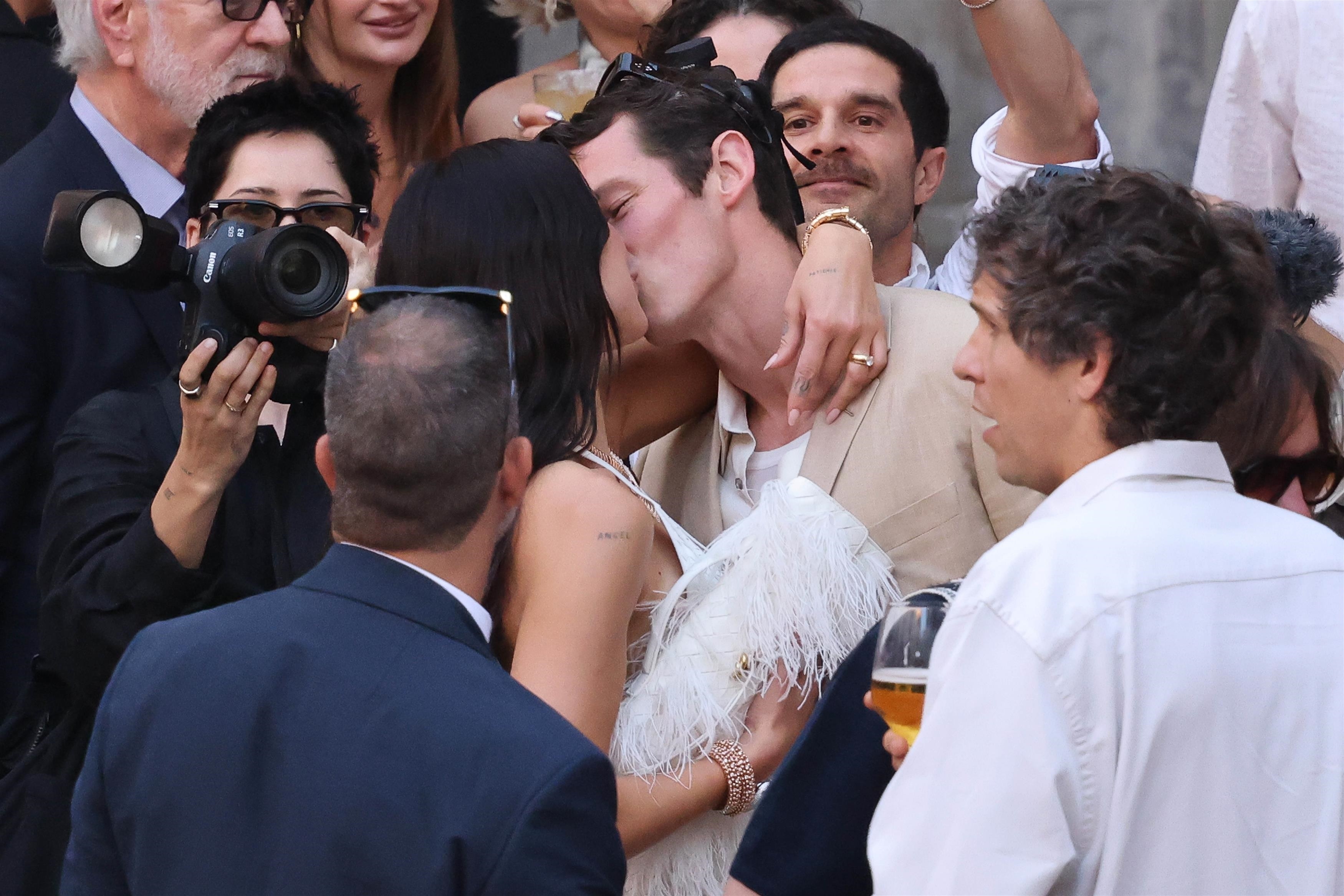 Krila je do danas ono što su svi želeli da vide: Niko nije znao šta se dešava kad je Dua Lipa rekla "da"