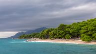 Izronilo čudovište iz Vranjica: Na plaži u Hrvatskoj pronađen jedan od najkancerogenijih materijala!