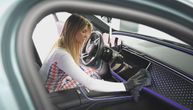Lepa Mina dokazala da autoindustrija nije samo za muškarce: Od običnog vozila pravi savršenstvo na točkovima