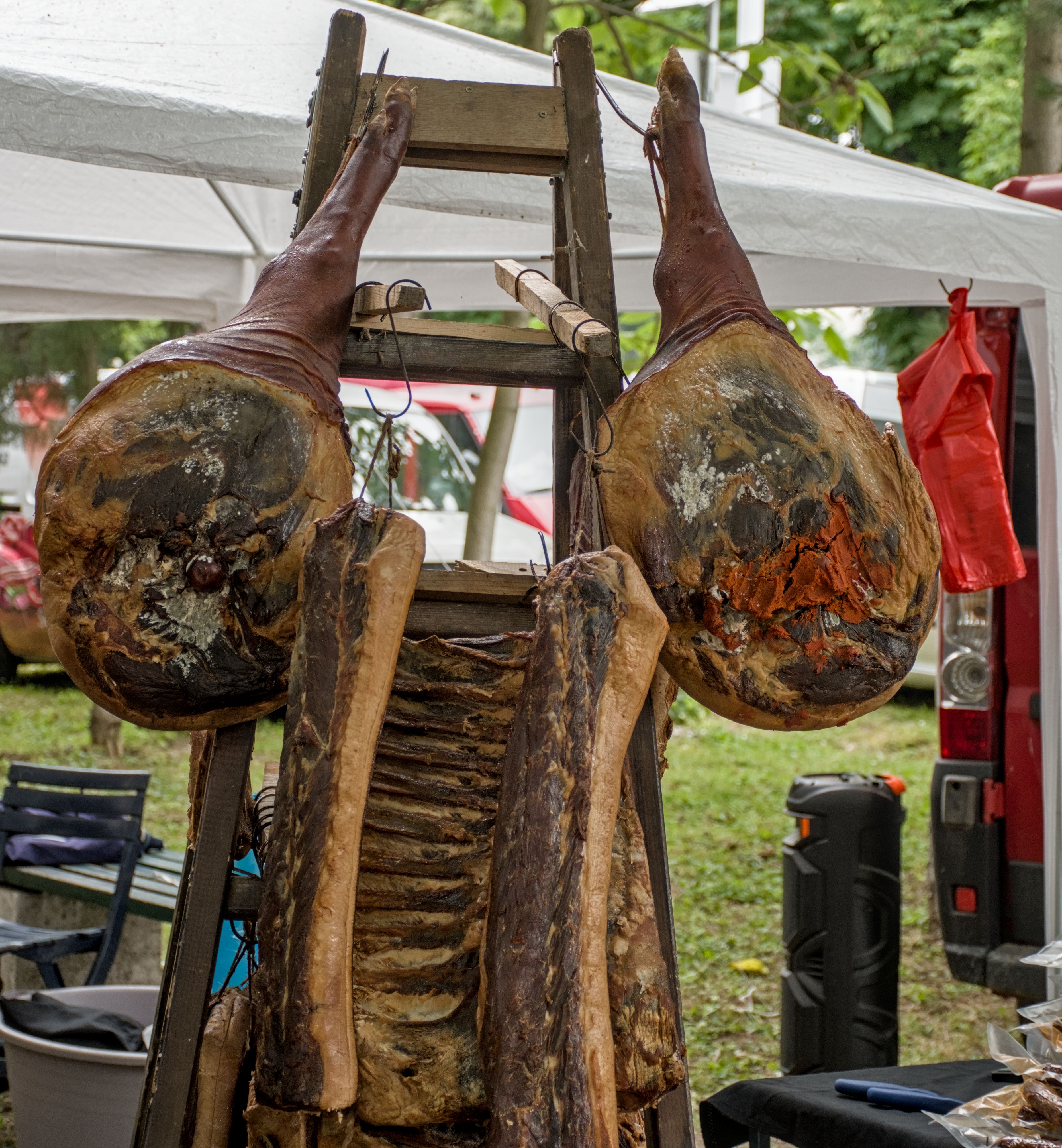 Ovoliki kulen nema niko na svetu! Star je 3 godine i teži skoro 4 kilograma: Po ceni je jasno - nije za svakog