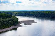 Situacija na Dunavu kritična: Brodovi stoje u mestu, turisti zaglavljeni, reka otkrila grdosije iz prošlosti