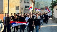 Srbi iz Kosovskog Pomoravlja zajedno na glasanje, sa srpskim trobojkama