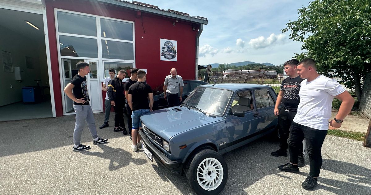 Pogledajte šta su maturanti iz Čačka POKLONILI RAZ