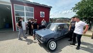 Pogledajte šta su maturanti iz Čačka POKLONILI RAZREDNOM: Profesor plakao pred svima, a njegove reči LOME SRCA
