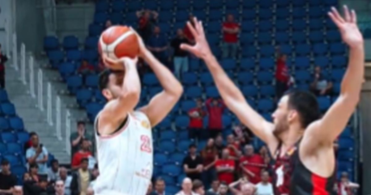 Vasilije Micić Junak Hapoela, srpski plej trojkom 