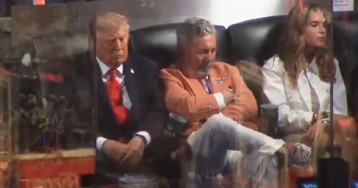 Donald Tramp zaspao na tribinama tokom NBA finala 