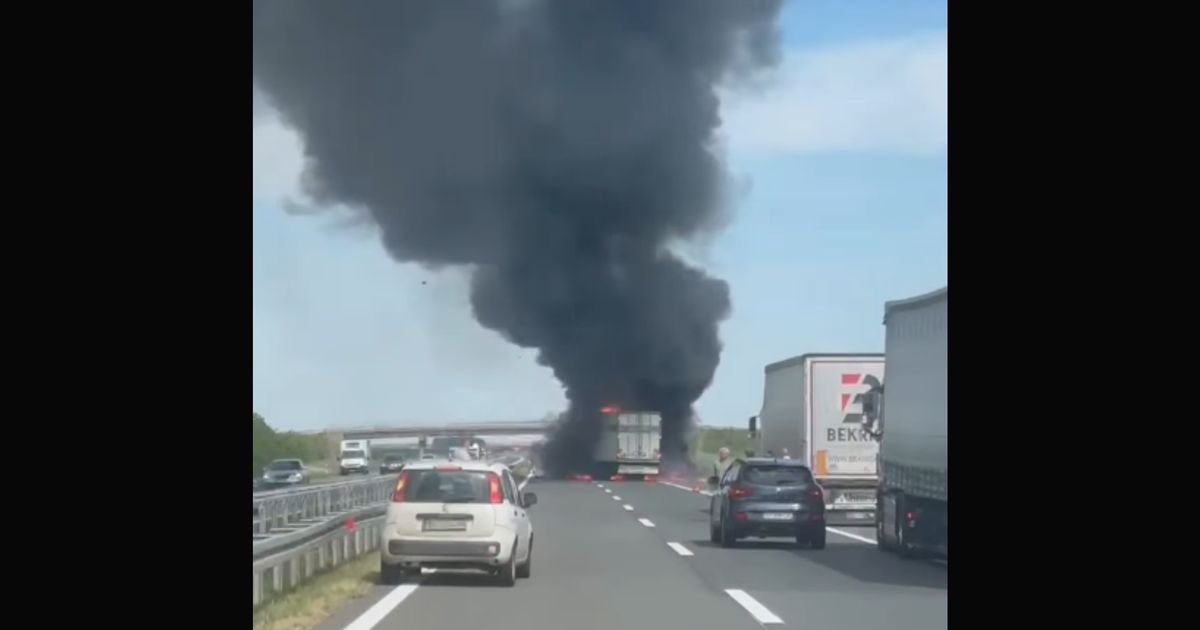 Vatrena stihija na auto-putu kod Beograda! Zapalio se kamion