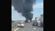 Vatrena stihija na auto-putu kod Beograda! Zapalili se kamioni, gust dim širi se unaokolo