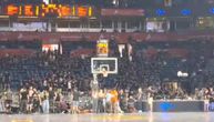Haos u Areni! Žestoka tuča Grobara pred meč Partizan - Dubai, letele stolice, jedan navijač skroz iscepan