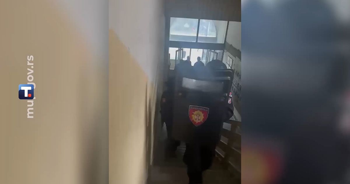 Zatečeni u šoku, u donjem vešu: Ovako je pala grup