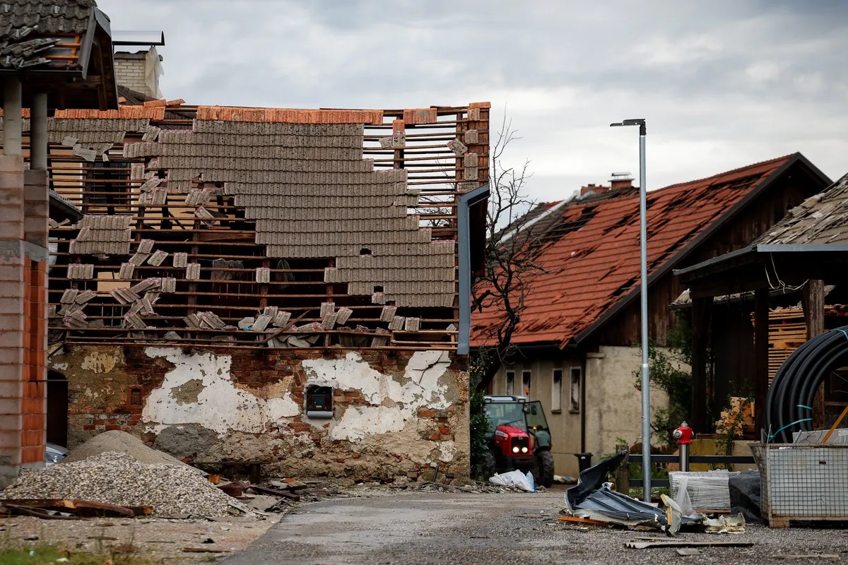 "OVO JE APOKALIPSA, SUDNJI DAN" Stravično nevreme pogodilo Sloveniju, jedno selo UNIŠTENO, šteta je OGROMNA!