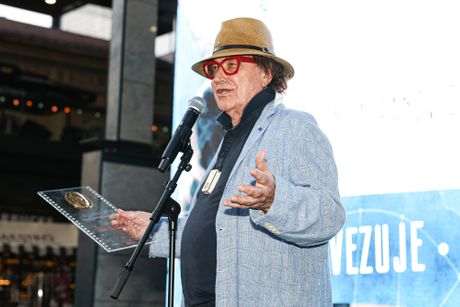Dodelom nagrade „Živojin Žika Pavlović“ Lordanu Zafranoviću svečano otvoren 2. Balkanski festival filmske režije