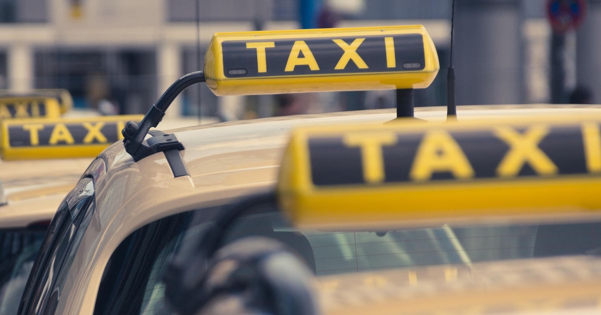 Srbi, čuvajte novčanike! Lažni taksisti turistima u Parizu naplaćivali i 2.500 evra po vožnji