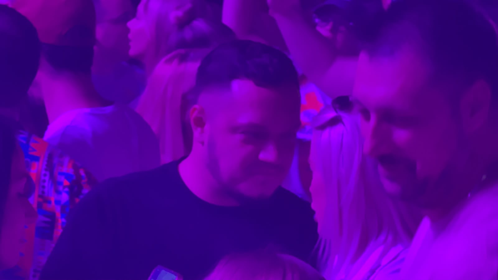 Anđela i Gastoz opet raskinuli? Ona uhvaćena sa drugim muškarcem! Dok je Nenad partijao, evo šta je ona radila