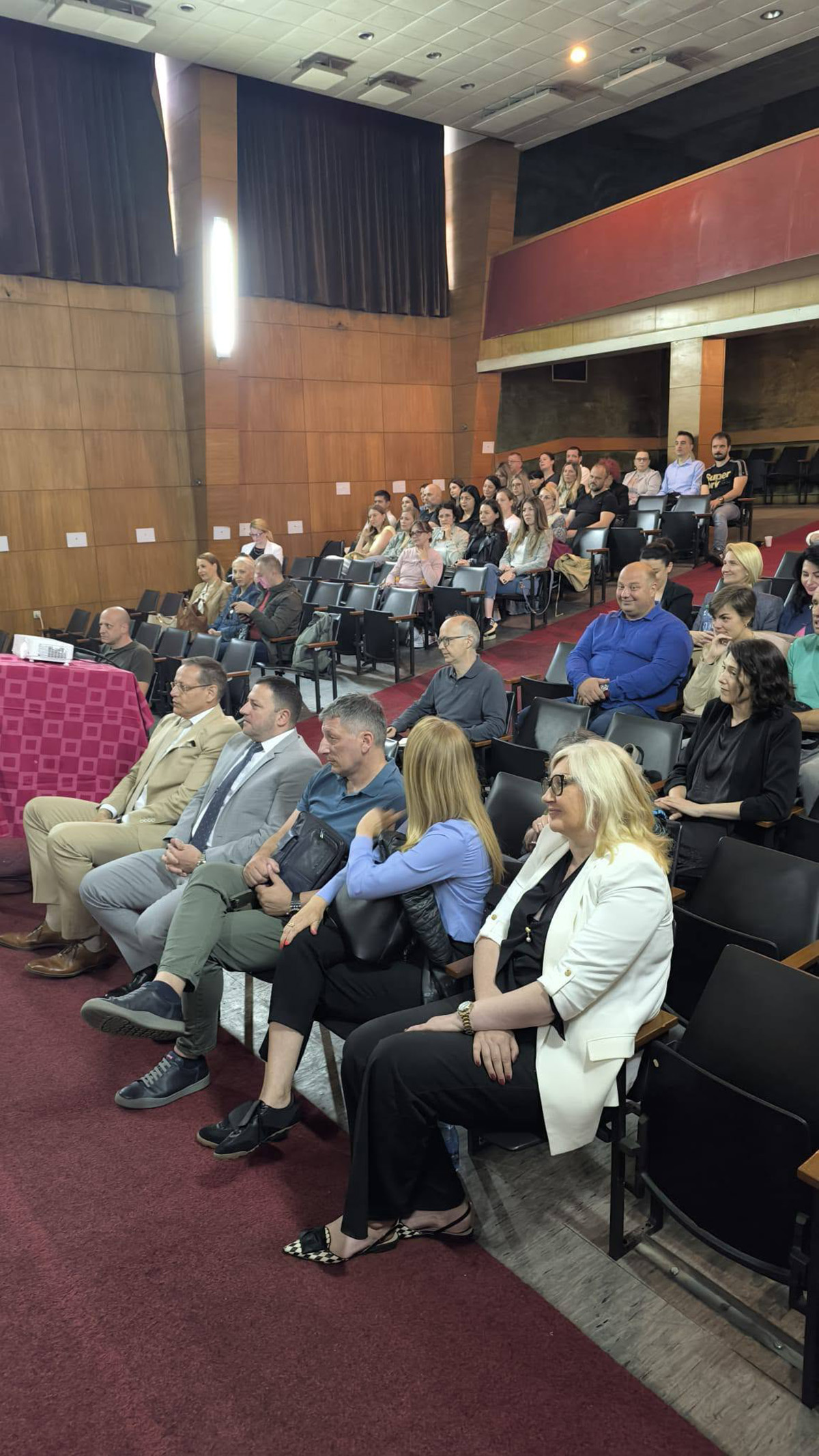 BRIGA O ONIMA KOЈI SPASAVAЈU ŽIVOTE: Održan stručni seminar o zdravlju vatrogasaca-spasilaca MUP-a