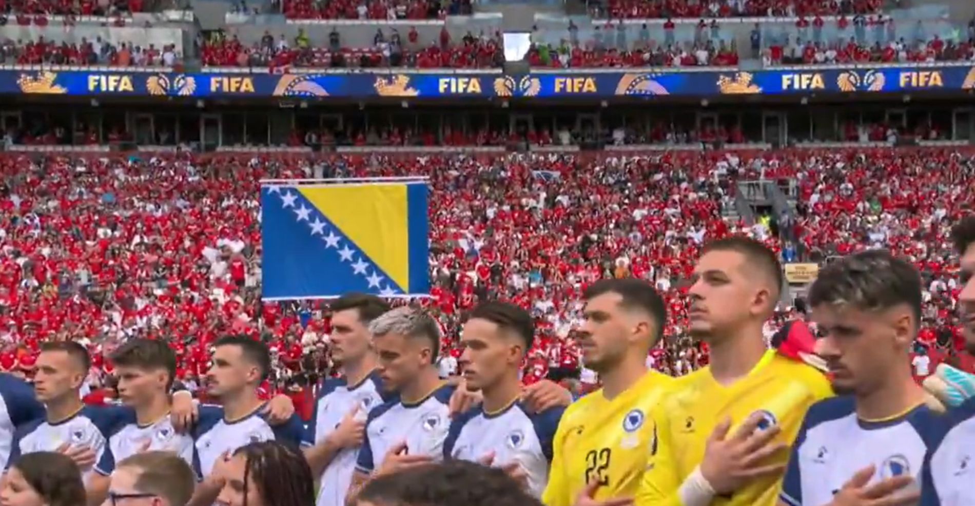 Poslušajte kako je Srbin izveo himnu BiH na Mundijalu: Oduševio je čitav stadion i na hiljade Bosanaca...