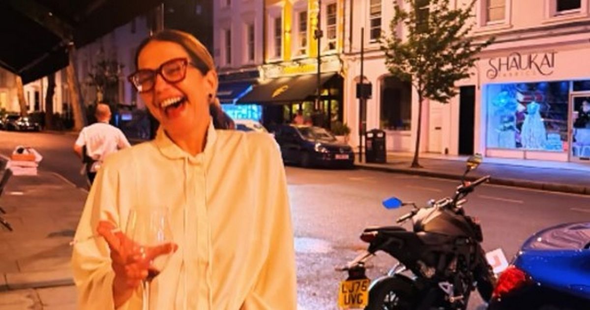 Наташа Нинкович покинула Сербию: сообщила из Лондона, где наслаждается отдыхом с сыном, а ее стиль – чистая десятка
