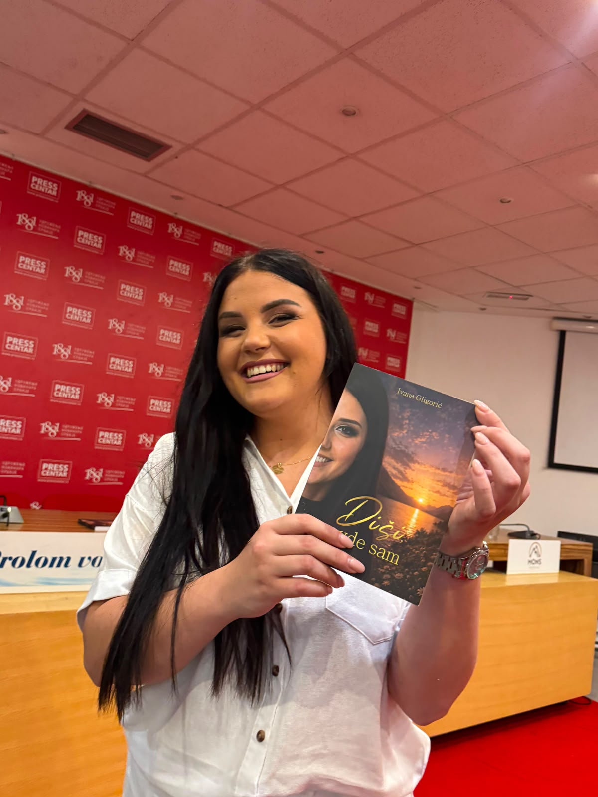 14 hemioterapija, 8 operacija, 2 sepse, a sad je POBEDNIK! Ivana se izlečila od raka i objavila knjigu