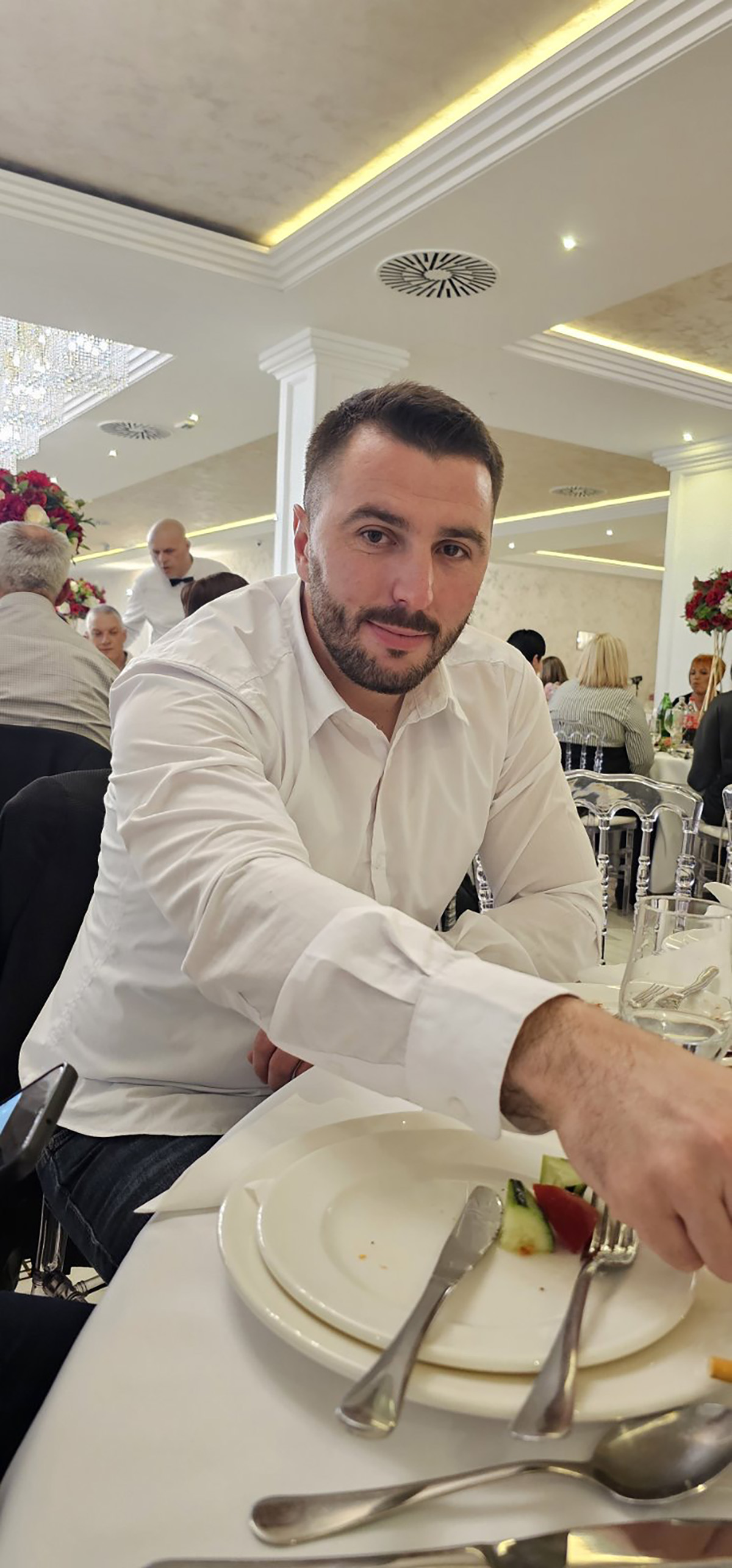 "Molili se da uđe na vrata, a ležao je u mraku"! Brat Srđana iz Kragujevca jeca za istinom: Zašto sistem ćuti?