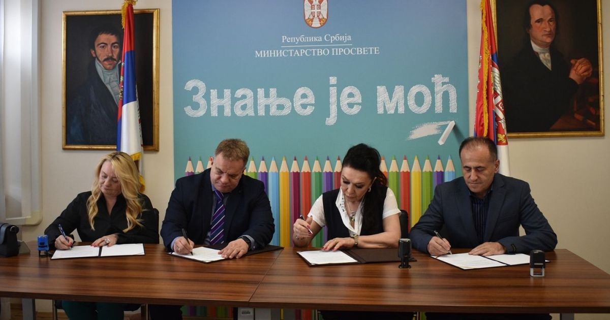 Министр просвещения и профсоюзы достигли соглашения: касается этой категории сотрудников
