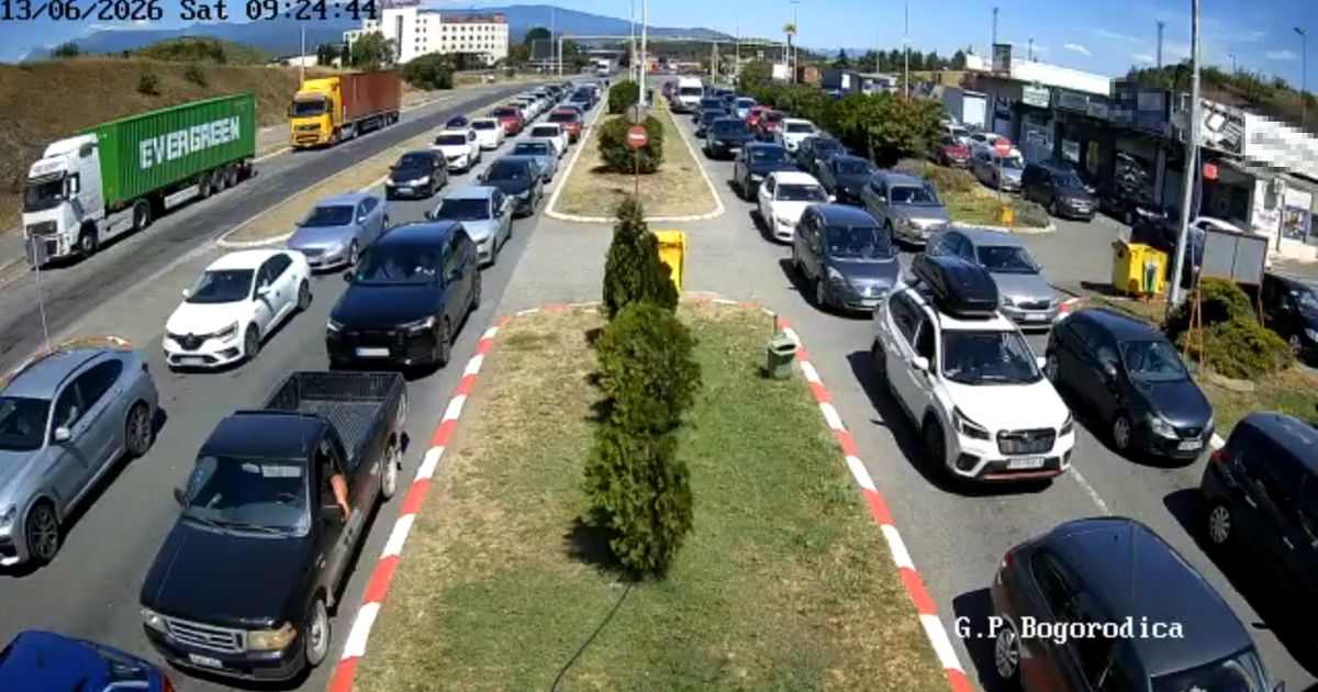 Srbi zarobljeni na granici sa Grčkom: Kolonama na granici se ne vidi kraj, jedva da se kreću!