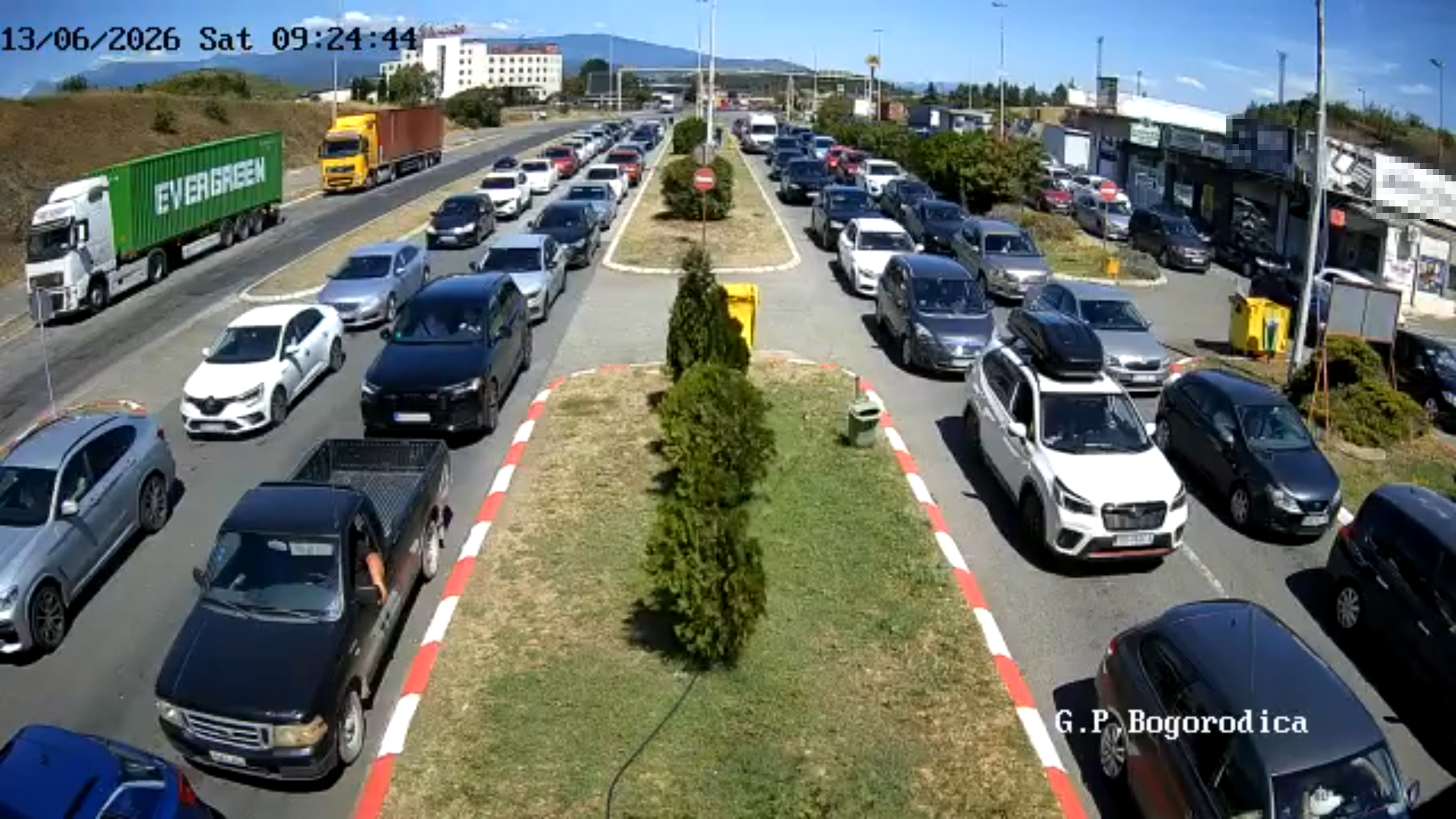 Srbi zarobljeni na granici sa Grčkom: Kolonama na granici se ne vidi kraj, jedva da se kreću!