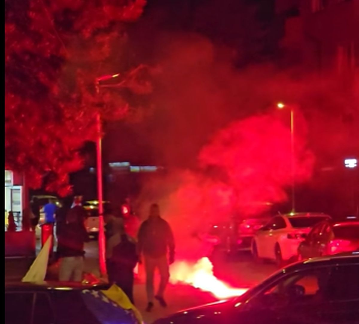 Haos na ulicama u BiH posle remija sa Kanadom: Sukobili se Hrvati i Bosanci, letele baklje