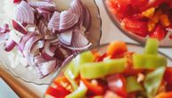 Dva omiljena letnja jela od paprika i paradajza nisu isto: Razlika u receptu je jednostavna, ali važna