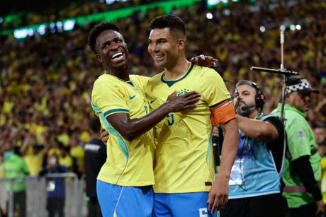 Vinisijus Žunior i Kazemiro - fudbalska reprezentacija Brazila