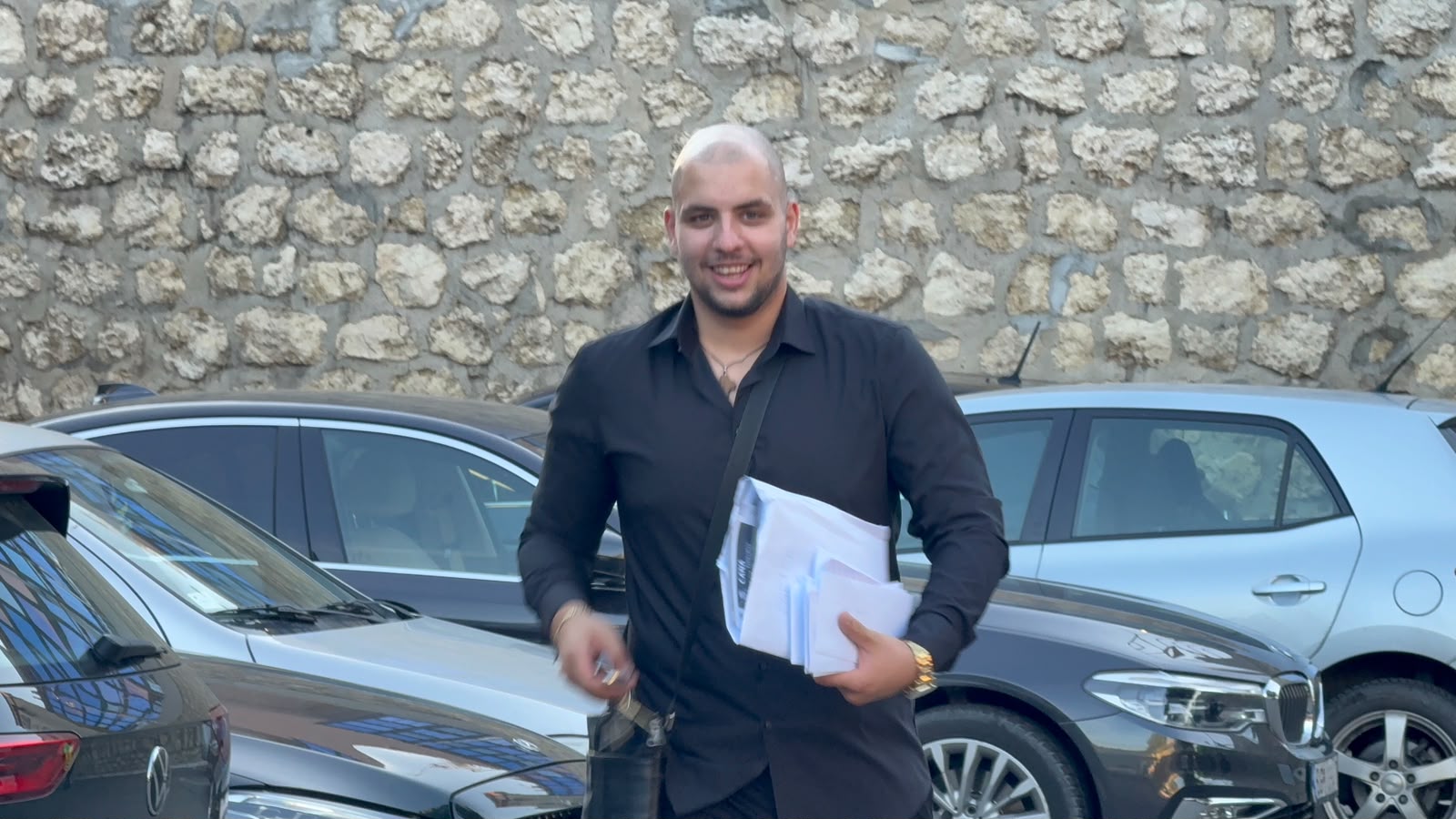 Ovo je zgodni sin jedinac pevačice Ćane: Spreman za majčin spektakl na Tašmajdanu - stigao skockan tip - top