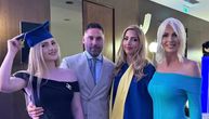 Karleuša i Tošić zagrljeni, ona objavila porodičnu fotografiju: Sinoć su slavili, Jelena objavila i snimak