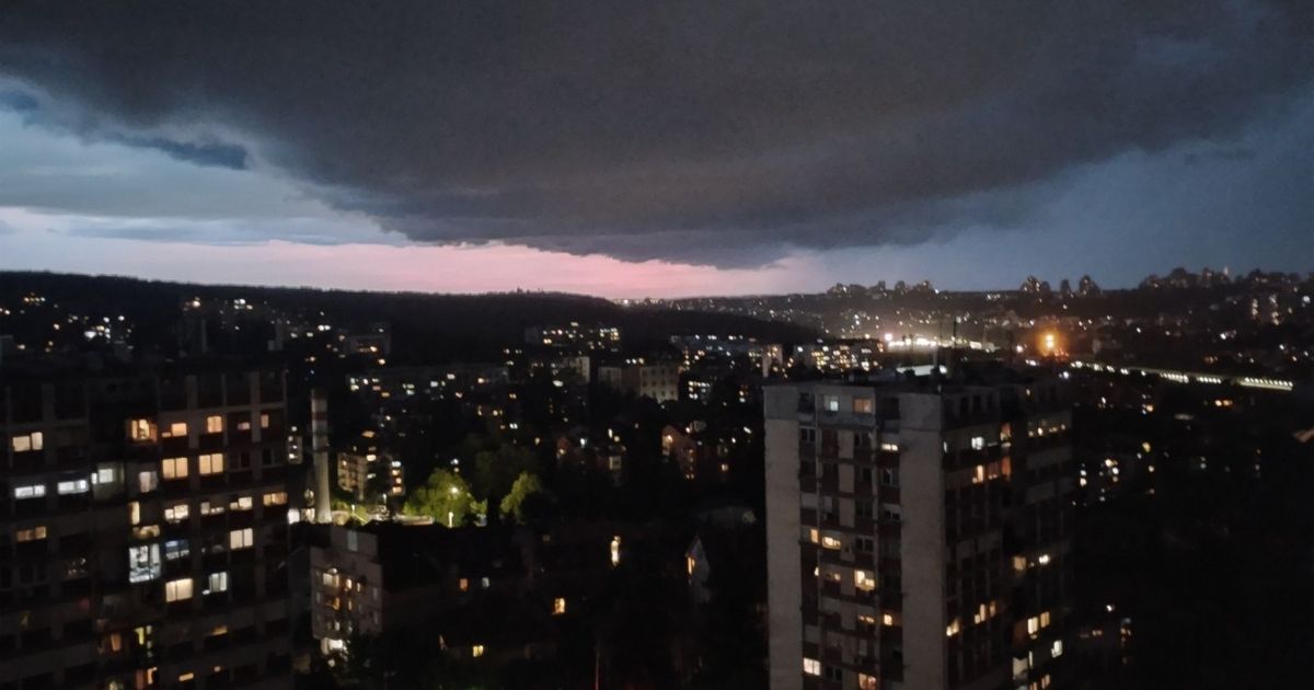 РХМЗ издао хитно упозорење: Погледајте какав нас шок чека вечерас, ево коме стижу ПОТОП И НЕПОГОДЕ