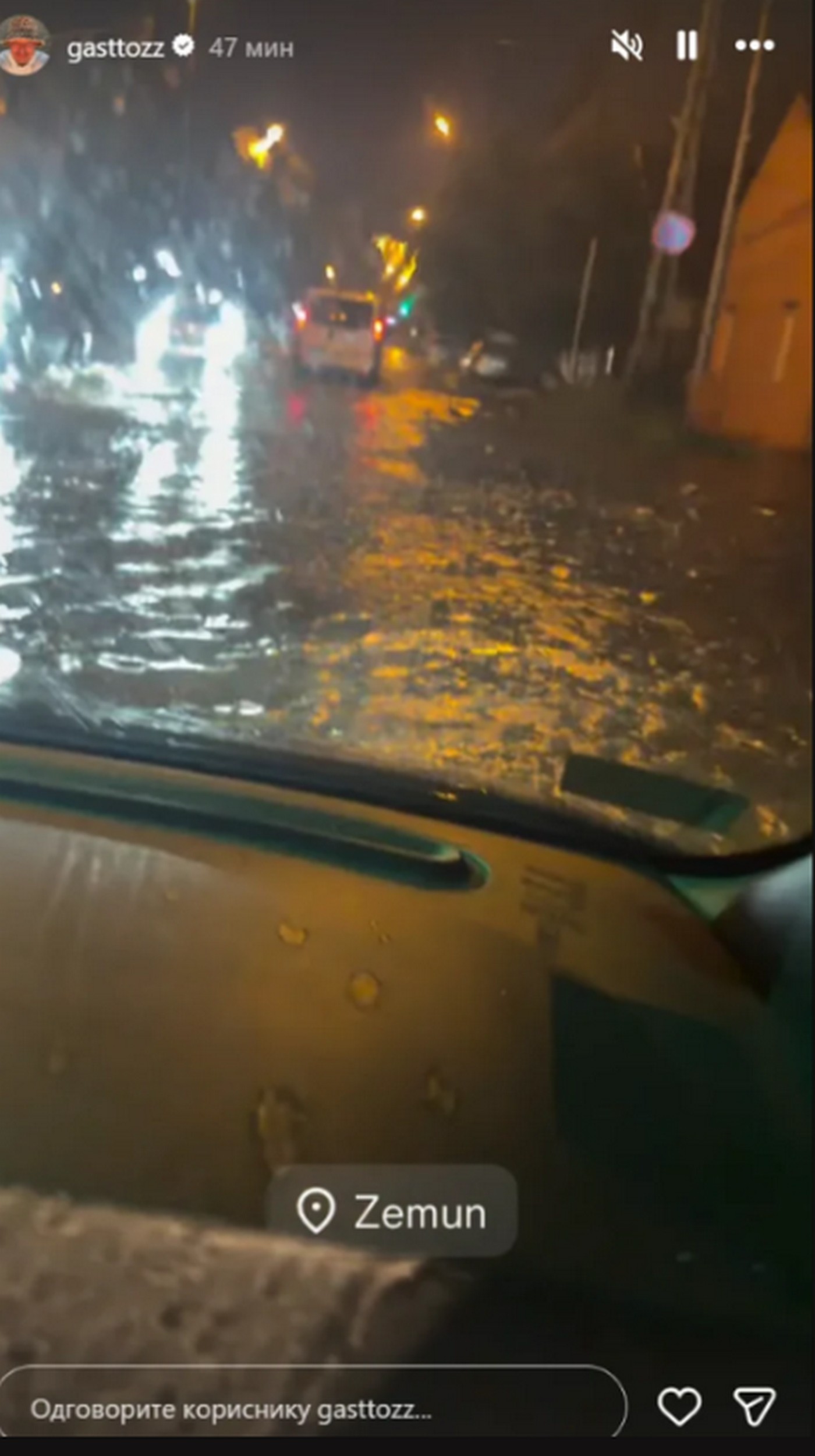 Drama u Zemunu! Gastoz u haosu beogradskog nevremena: Bujice ga zatekle u vožnji, fanovi u šoku dele snimke