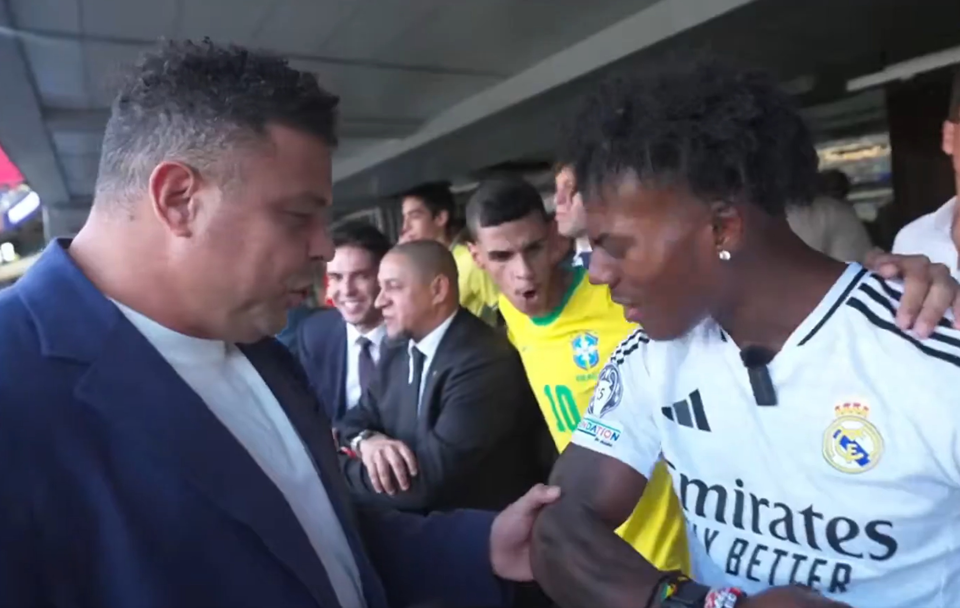 Jutjuber Spid pokazivao mišiće legendarnom Ronaldu, Brazilac mu nevoljno rekao: "Ne, to nije prirodno..."
