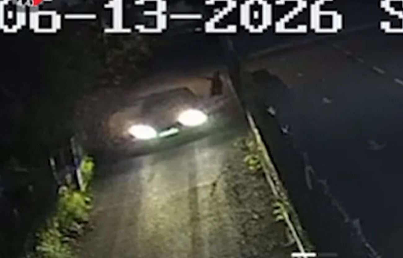 SNIMAK PUCNJAVE U SURČINU! Kinez izašao iz kola i ispalio hice u kuću (VIDEO)