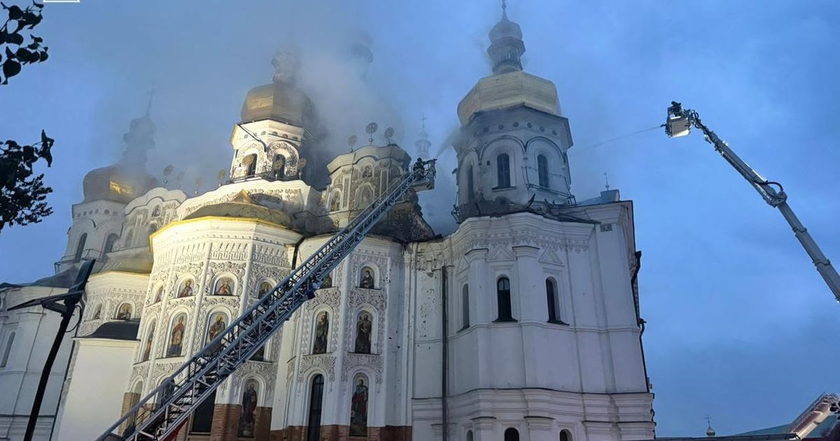 Православная святыня уничтожена в результате нападения: Зеленский опубликовал кадры Соборного храма, ущерб огромен