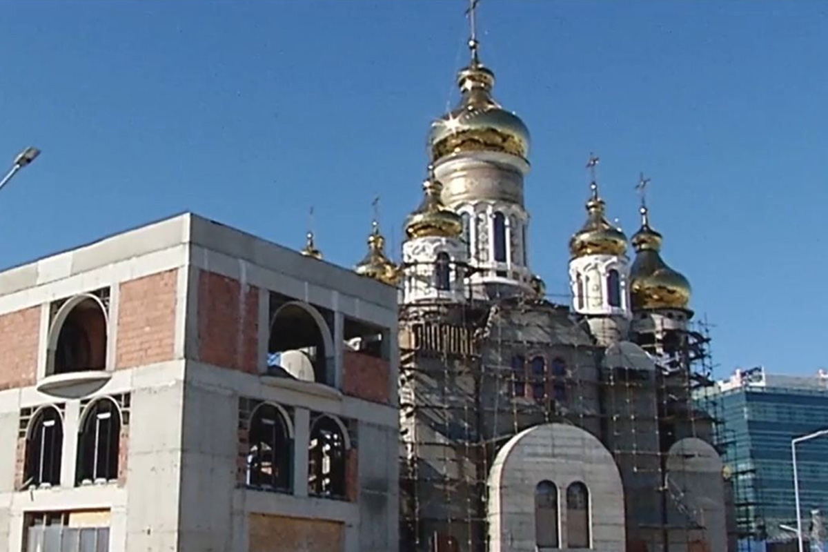 Biznismen s Balkana sagradio pravoslavnu crkvu vrednu 20 miliona evra: Ima zlatnu kupolu, prima 1.000 vernika
