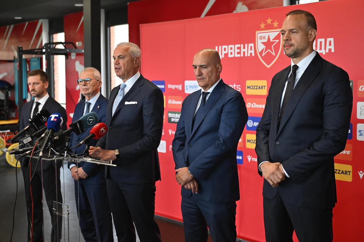 Navijači Zvezde besni, Marakanom zagrmelo: "Uprava napolje"