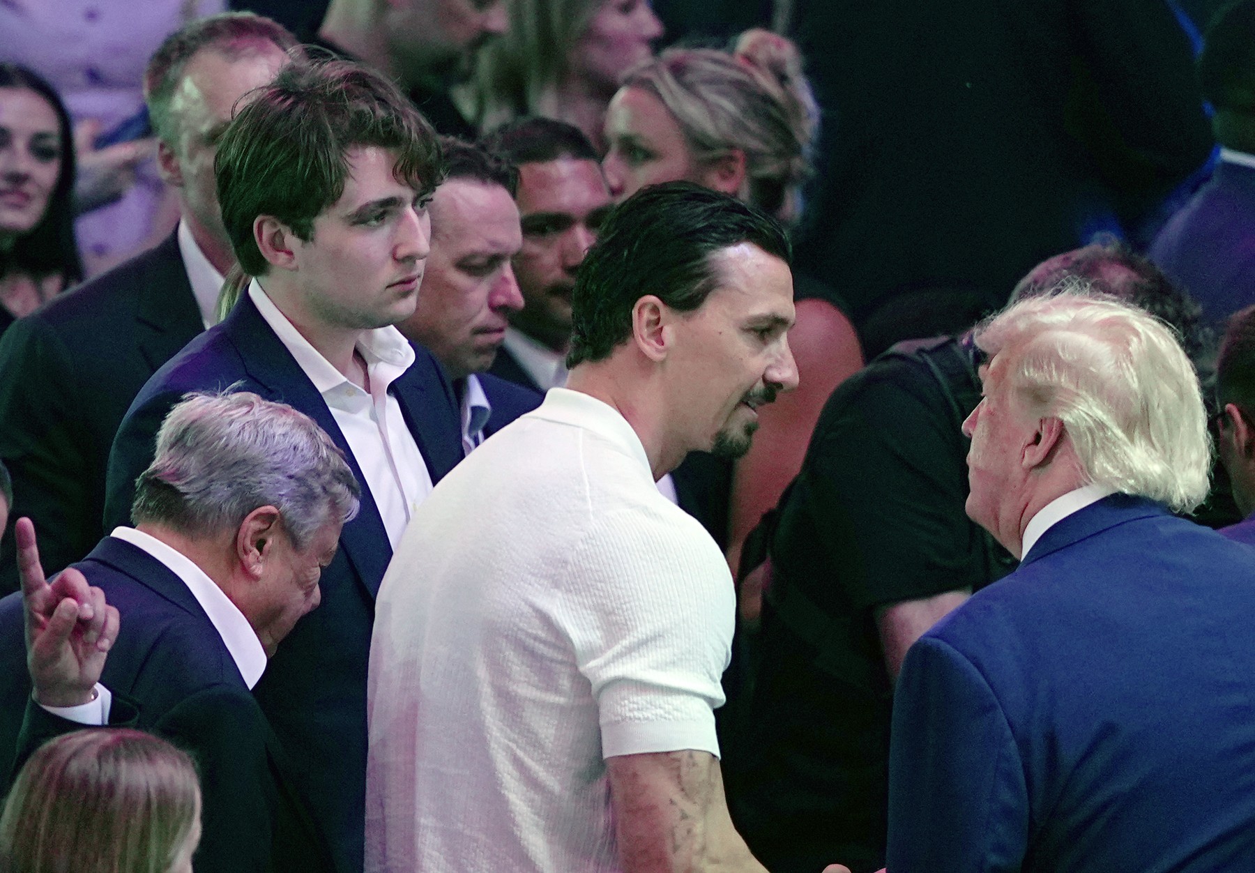 Ibrahimović puštao Amerima pesme Lepe Brene, pa se izljubio sa Donaldom Trampom i Melanijom