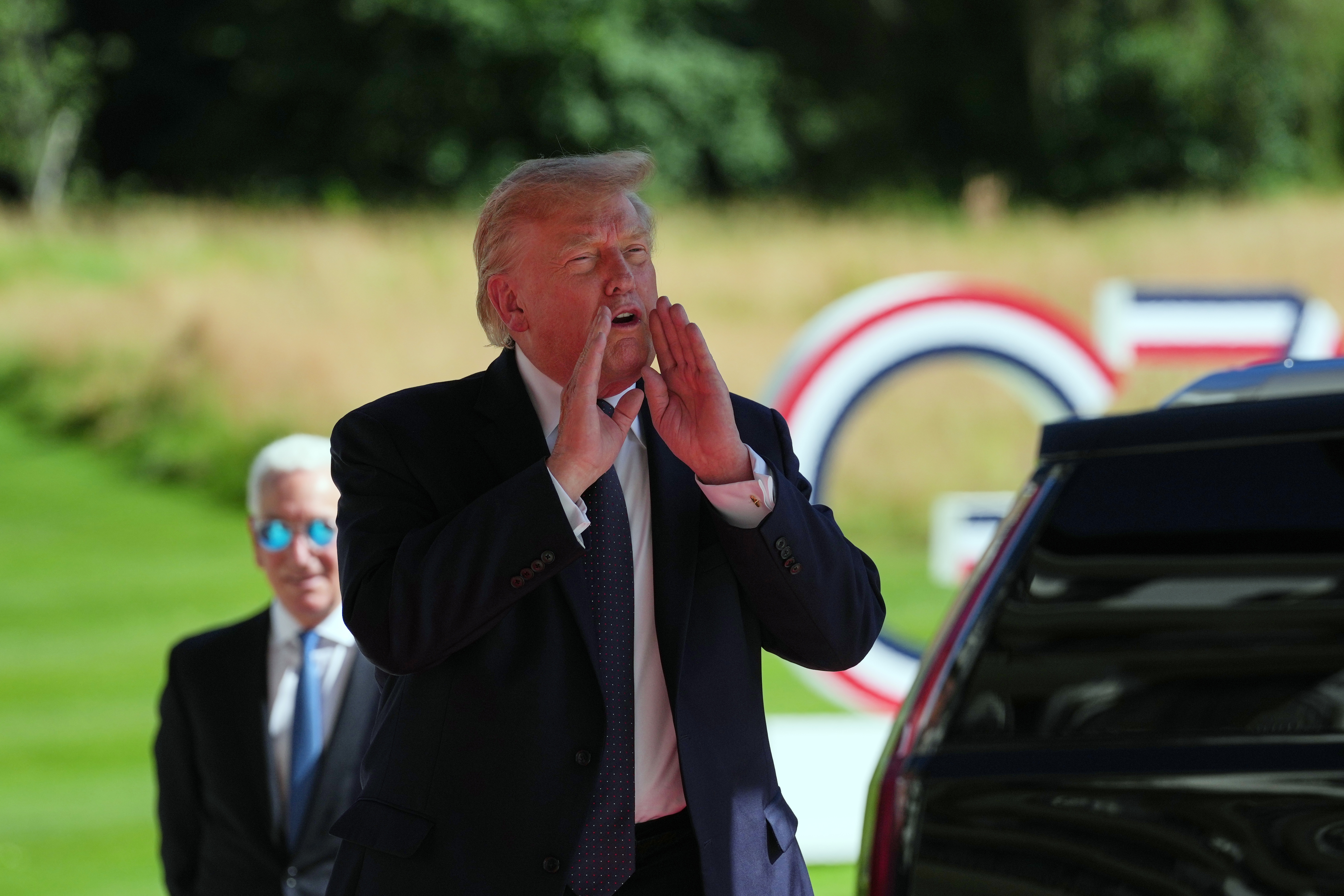 Donald Tramp dodeljuje trofej pobedniku Svetskog prvenstva, FIFA promenila pravila zbog američkog predsednika