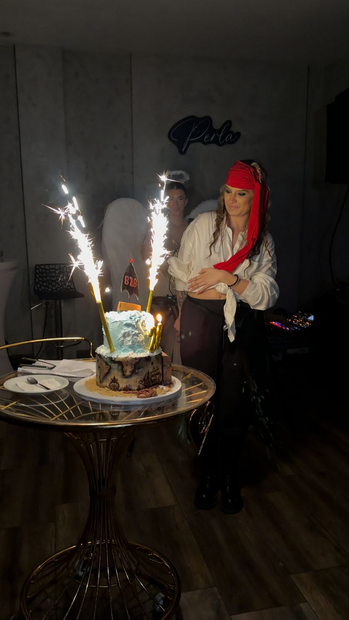 Mapa i brodovi na torti! Barbara Bobak slavila rođendan kao Džek Sperou, svi gledali u piratsko remek-delo