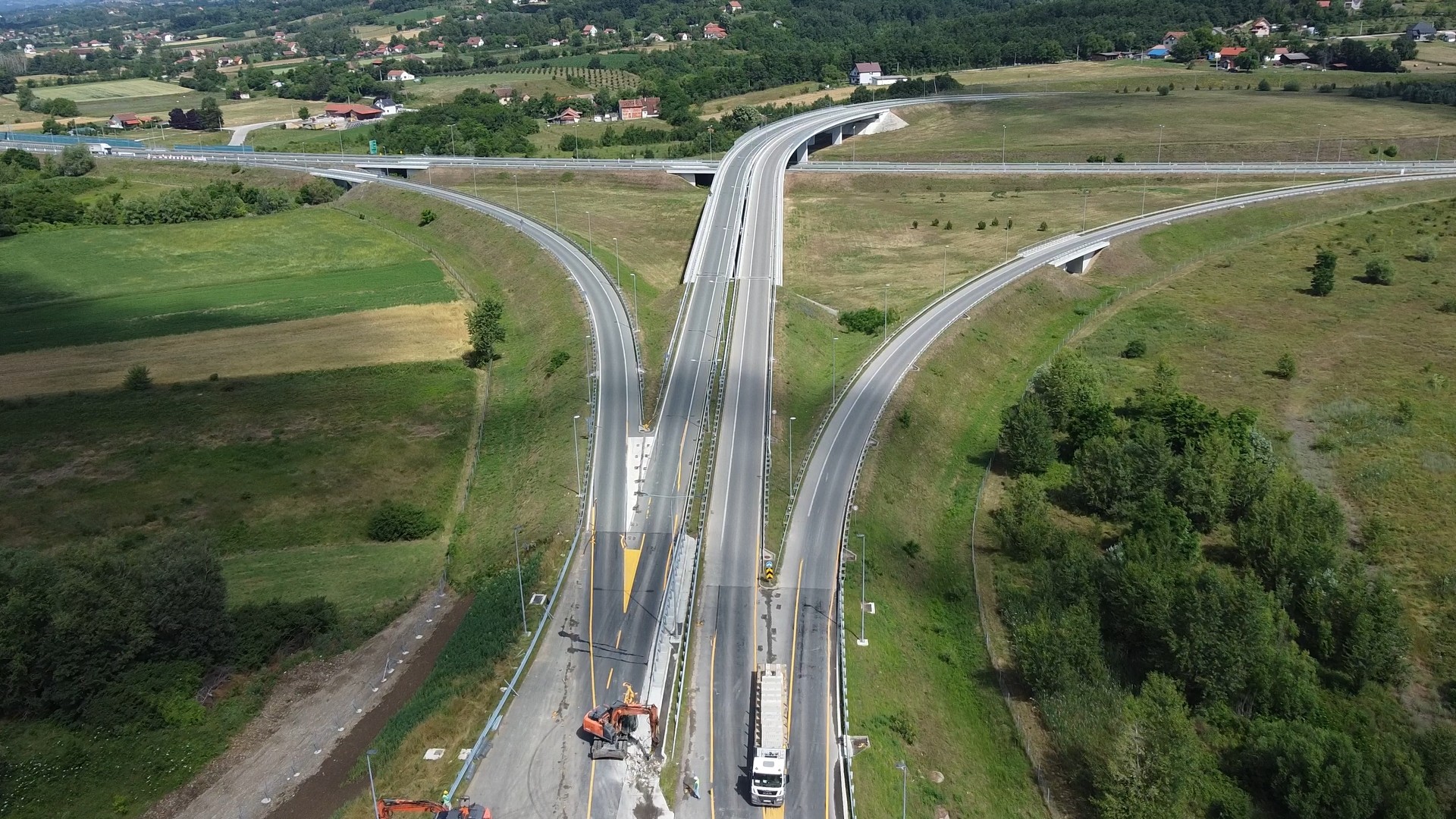 Neverovatne slike koje menjaju Srbiju: Ovako izgleda spajanje dva auto-puta!