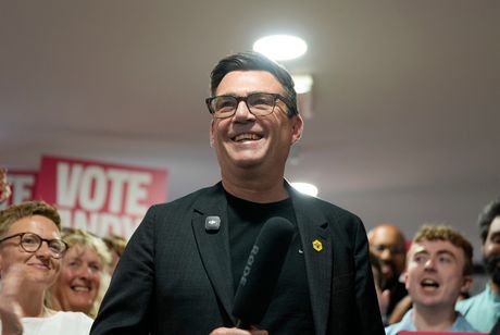 Andy Burnham, Andi Burham, Britanija