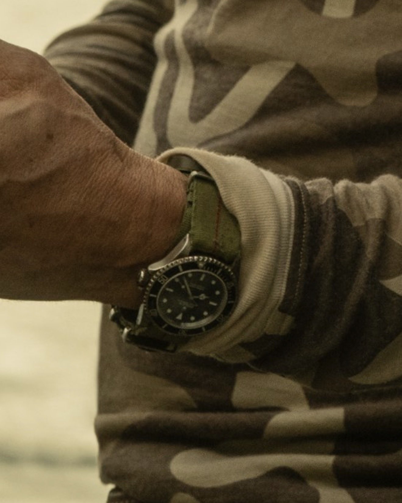 Roleks od 10.000 $ na ruci Breda Pita postao simbol filma – iza svega stoji priča o elitnim vojnim operacijama